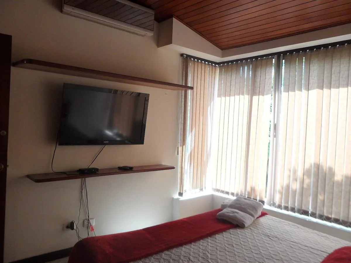 Casa Impacto - Ciudad Jardin Hostel Cali Colombia