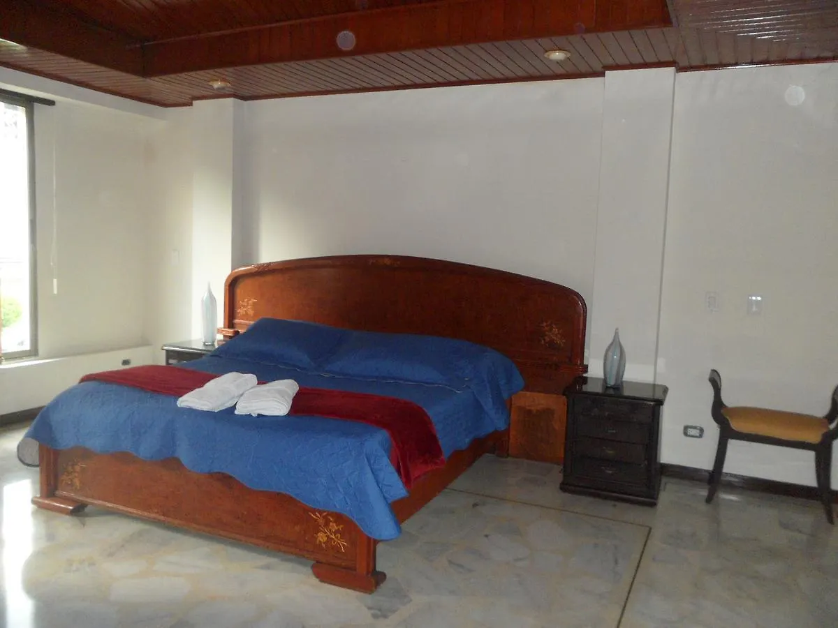 Casa Impacto - Ciudad Jardin Hostel Cali