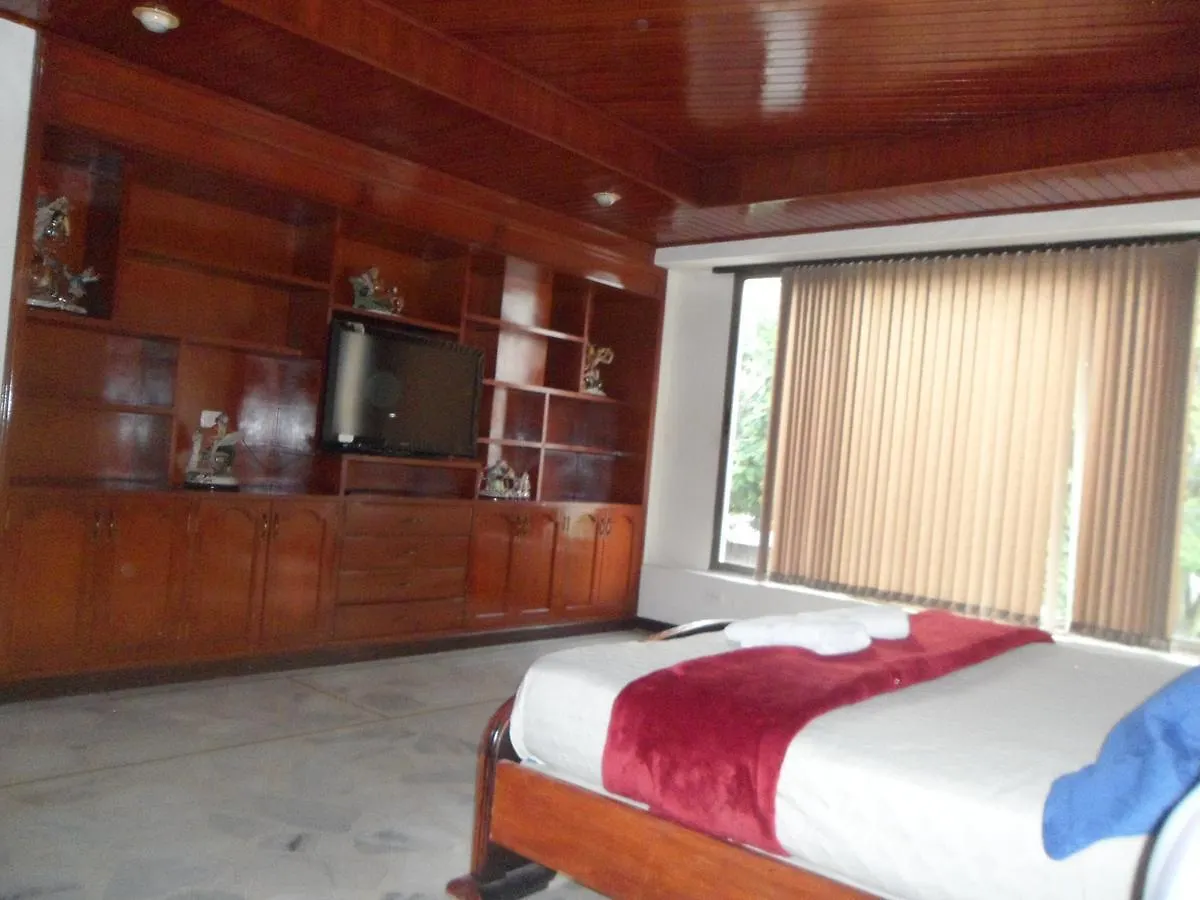 Casa Impacto - Ciudad Jardin Hostel Cali 0*,