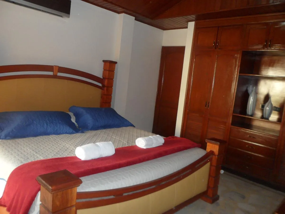 Casa Impacto - Ciudad Jardin Hostel Cali