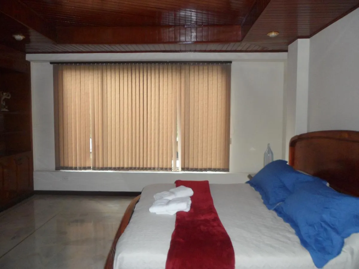 Casa Impacto - Ciudad Jardin Hostel Cali 0*,  Colombia