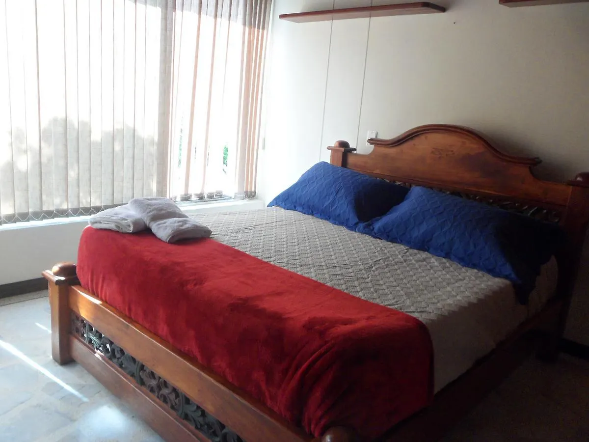 Casa Impacto - Ciudad Jardin Hostel Cali 0*,