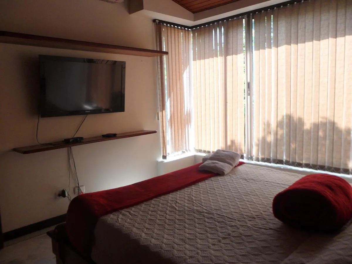 Casa Impacto - Ciudad Jardin Hostel Cali