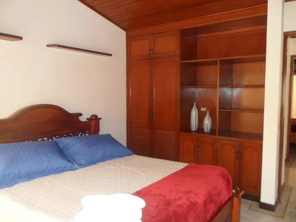 Casa Impacto - Ciudad Jardin Hostel Cali