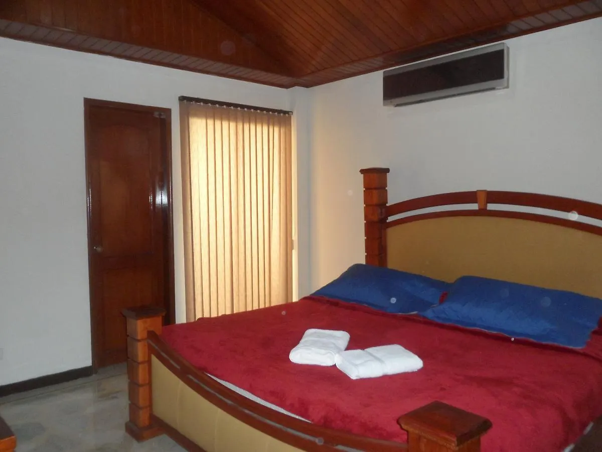 Casa Impacto - Ciudad Jardin Hostel Cali