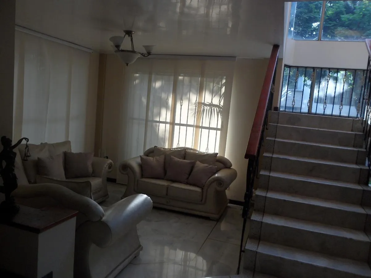 Casa Impacto - Ciudad Jardin Hostel Cali