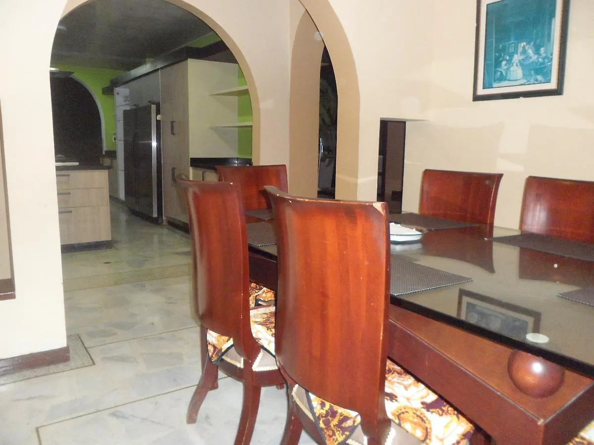 Casa Impacto - Ciudad Jardin Hostel Cali 0*,